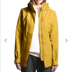 The North Face Women's Woodmont Rain Jacket - L
